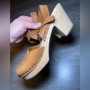 VGUC Size 38 Camel Color Lotta from Stockholm Clogs w/ Buckle Straps